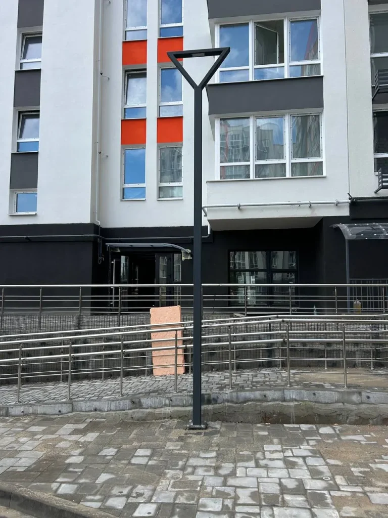 Ліхтарі, огорожа й хвіртка для ЖК